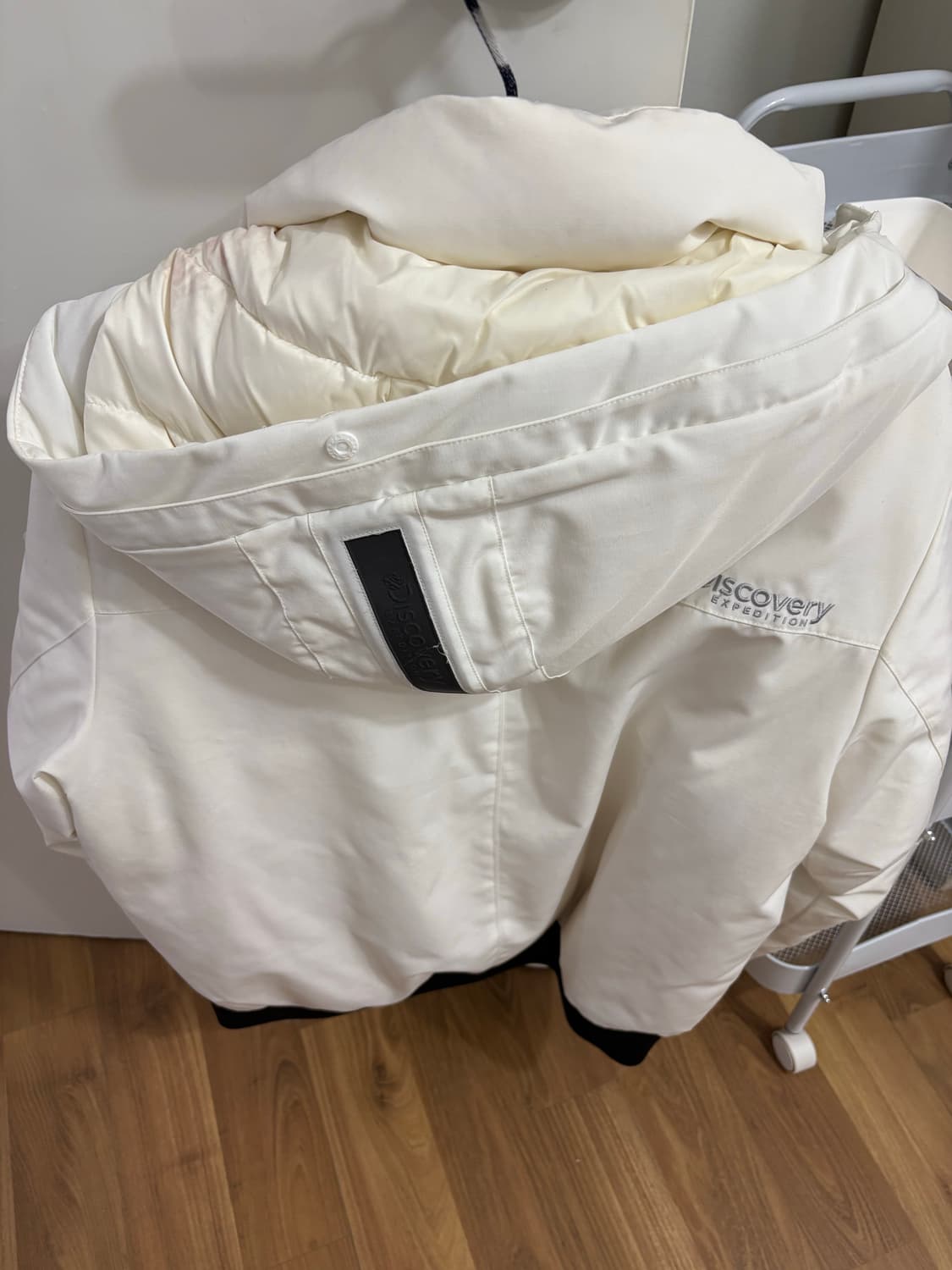 디스커버리 화이트 패딩 상품이미지4