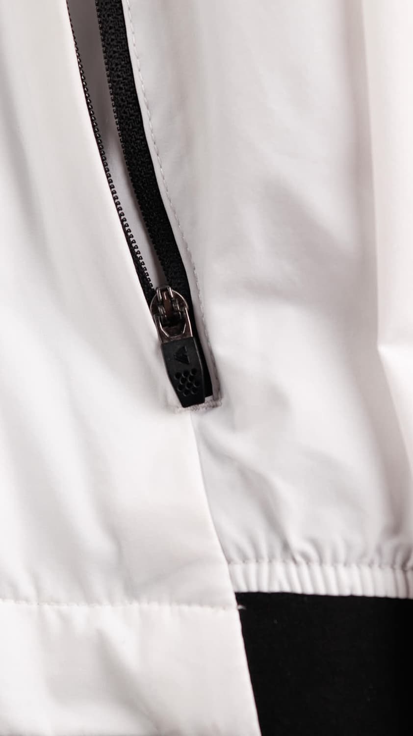  흰색 경량바람막이 상품이미지3