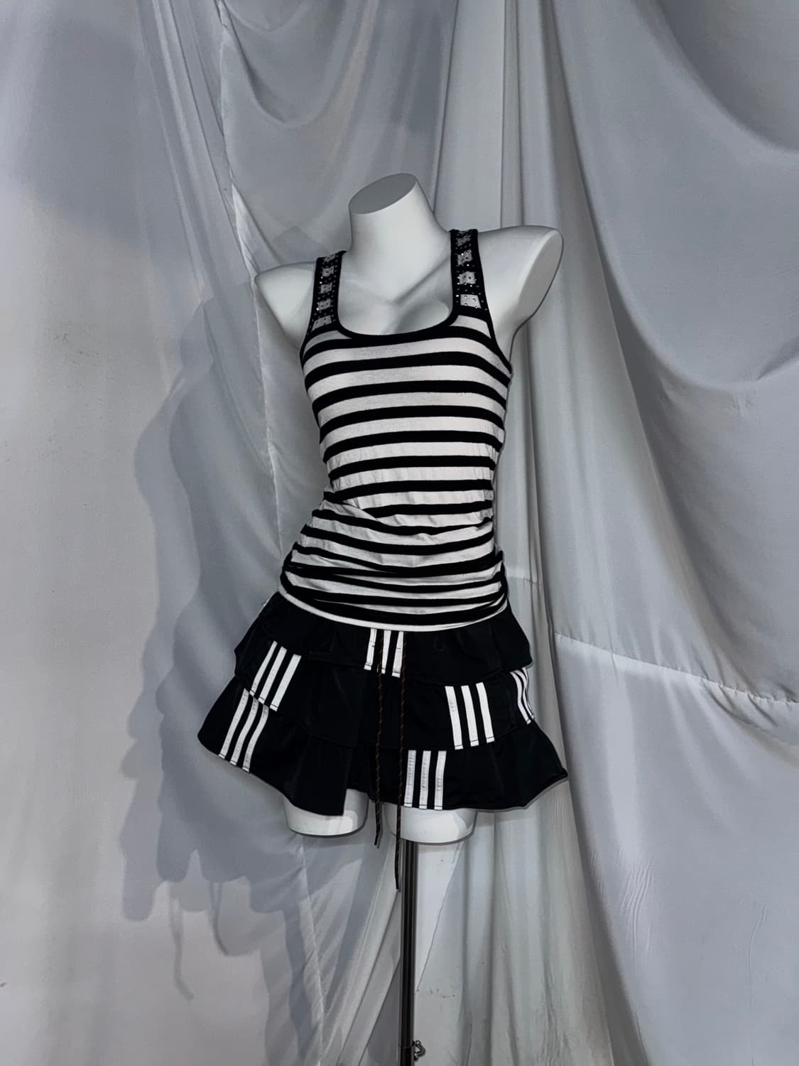 00‘s 무채색 데일리 갸루 아디다스 리메이크 스커트 코디세트 상품이미지3