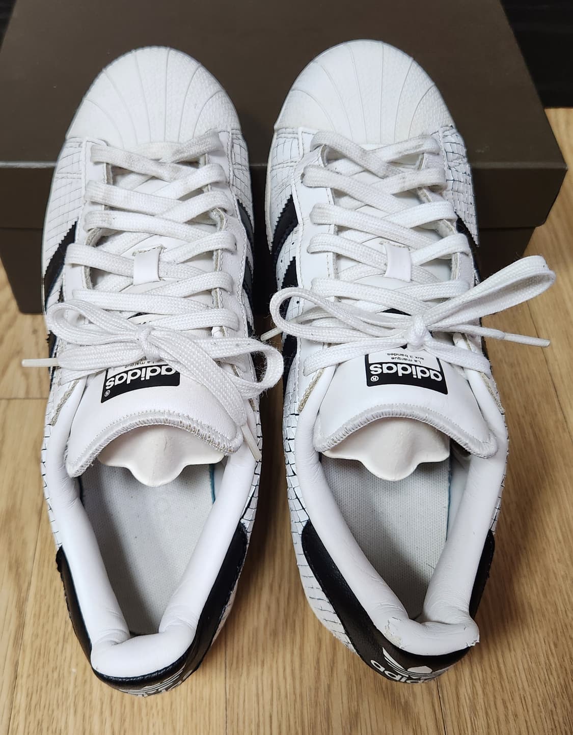 adidas 아디다스 슈퍼스타 그리드 레더
AQ8333 스니커즈, 운동화 상품이미지6