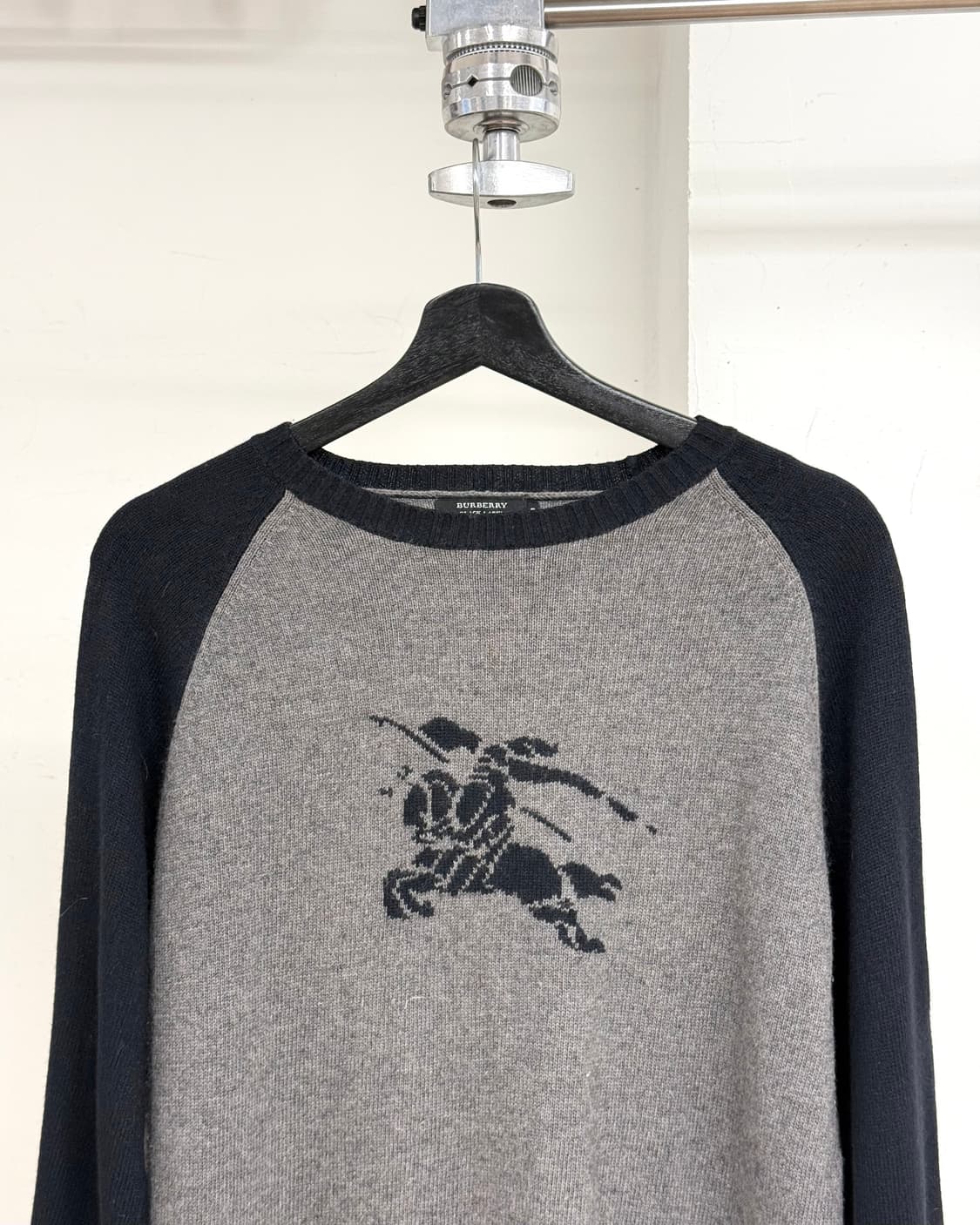 버버리 그레이 이퀘스트리안 나이트 스웨터 상품이미지2
