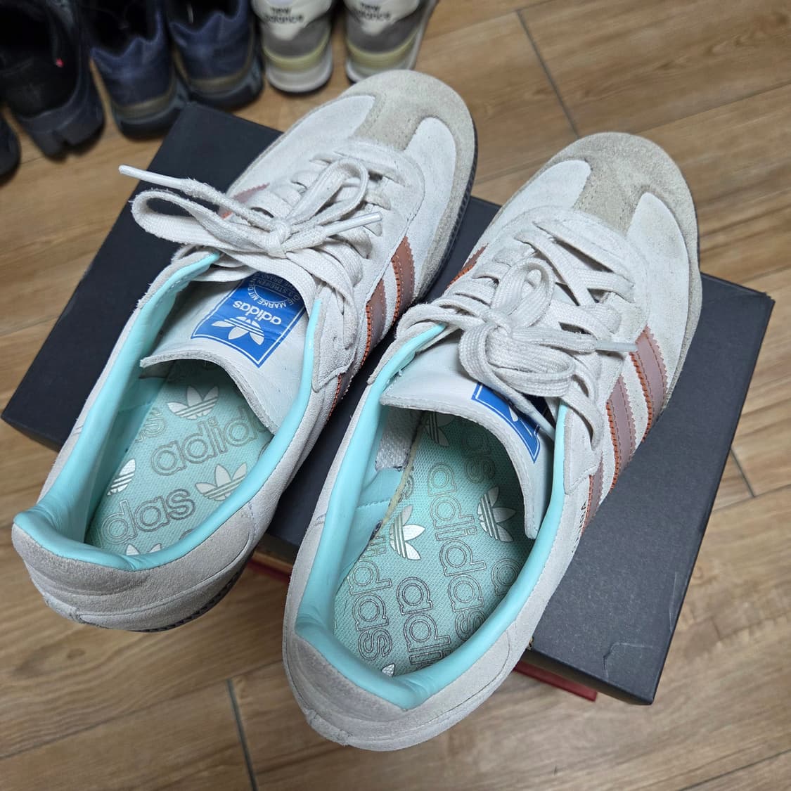 255 아디다스 삼바 OG 크리스탈 화이트 클레이 스트라타 / 검솔 상품이미지3