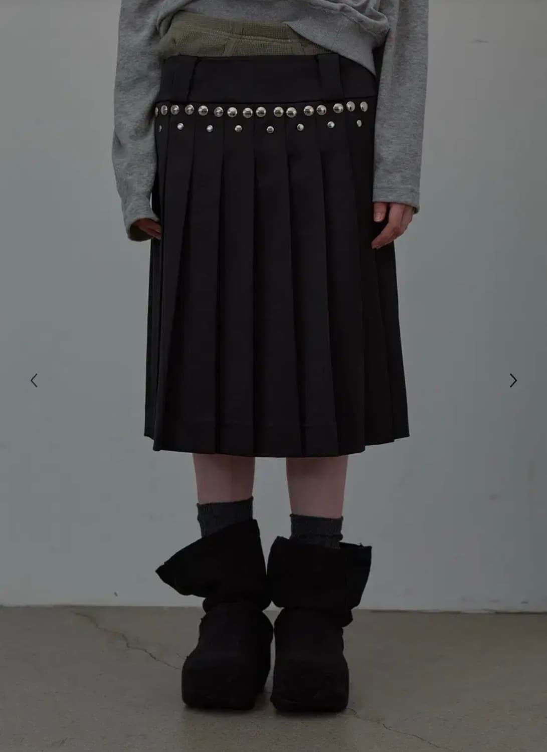 LCDC 스터드 플리츠 미디 스커트 상품이미지3