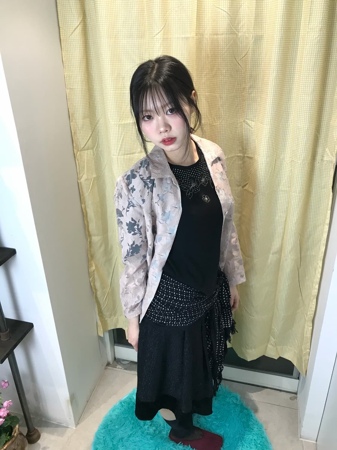 블랙 톤에 자엽스럽게 스며드는 디테일🖤🌷〰️ 상품이미지3