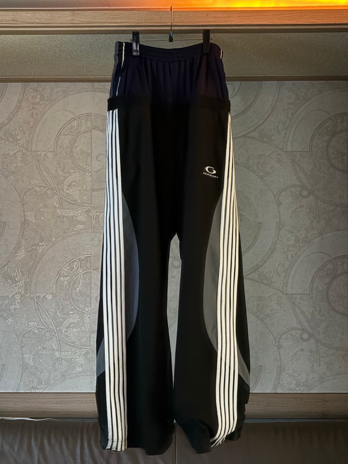 발렌시아가 컷 업 트랙수트 팬츠 블랙 Winter 24 상품이미지1