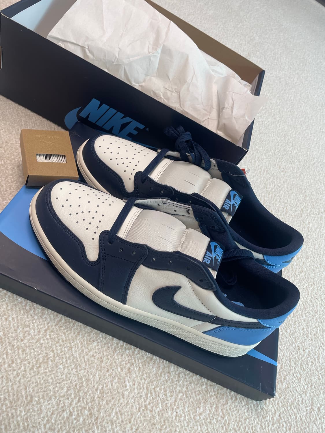 나이키 에어 조던 1 로우 OG 유니버시티 블루 275 상품이미지1