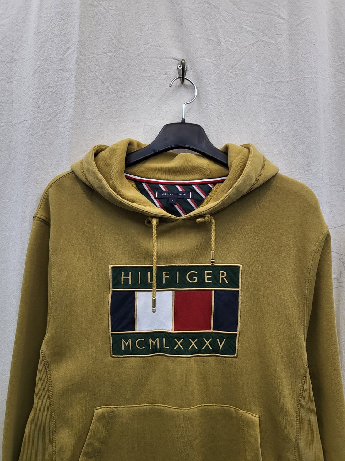 타미힐피거 로고 후드티 머스타드 상품이미지3