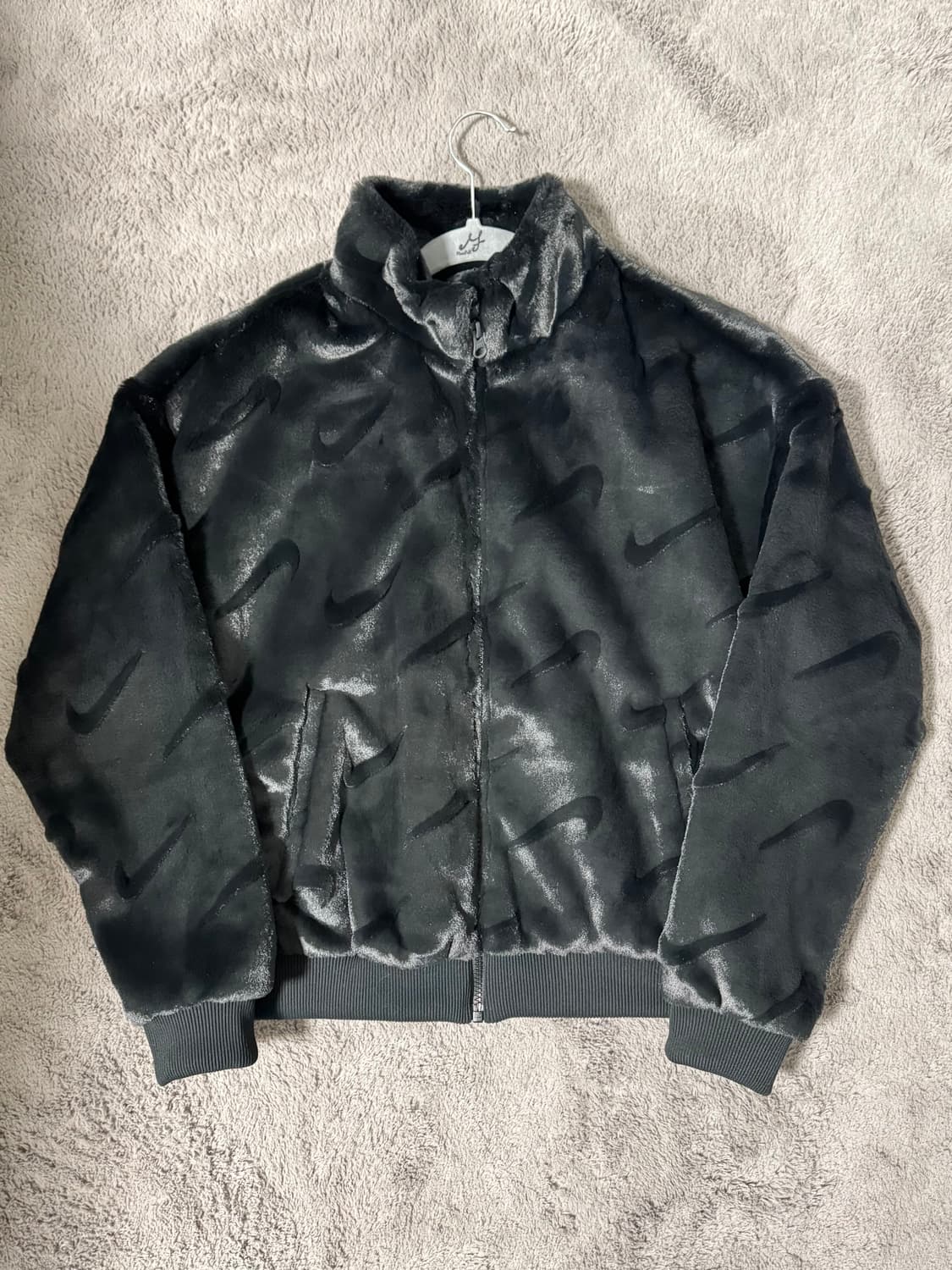 (W) 나이키 NSW 플러시 프린티드 포우 퍼 자켓 다크 스모크 블랙 상품이미지1