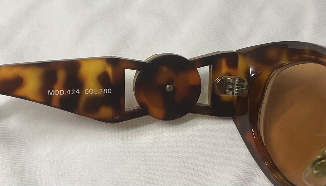 90s 빈티지 베르사체 선글라스 레오파드 호피 비기 착용 모델 상품이미지7