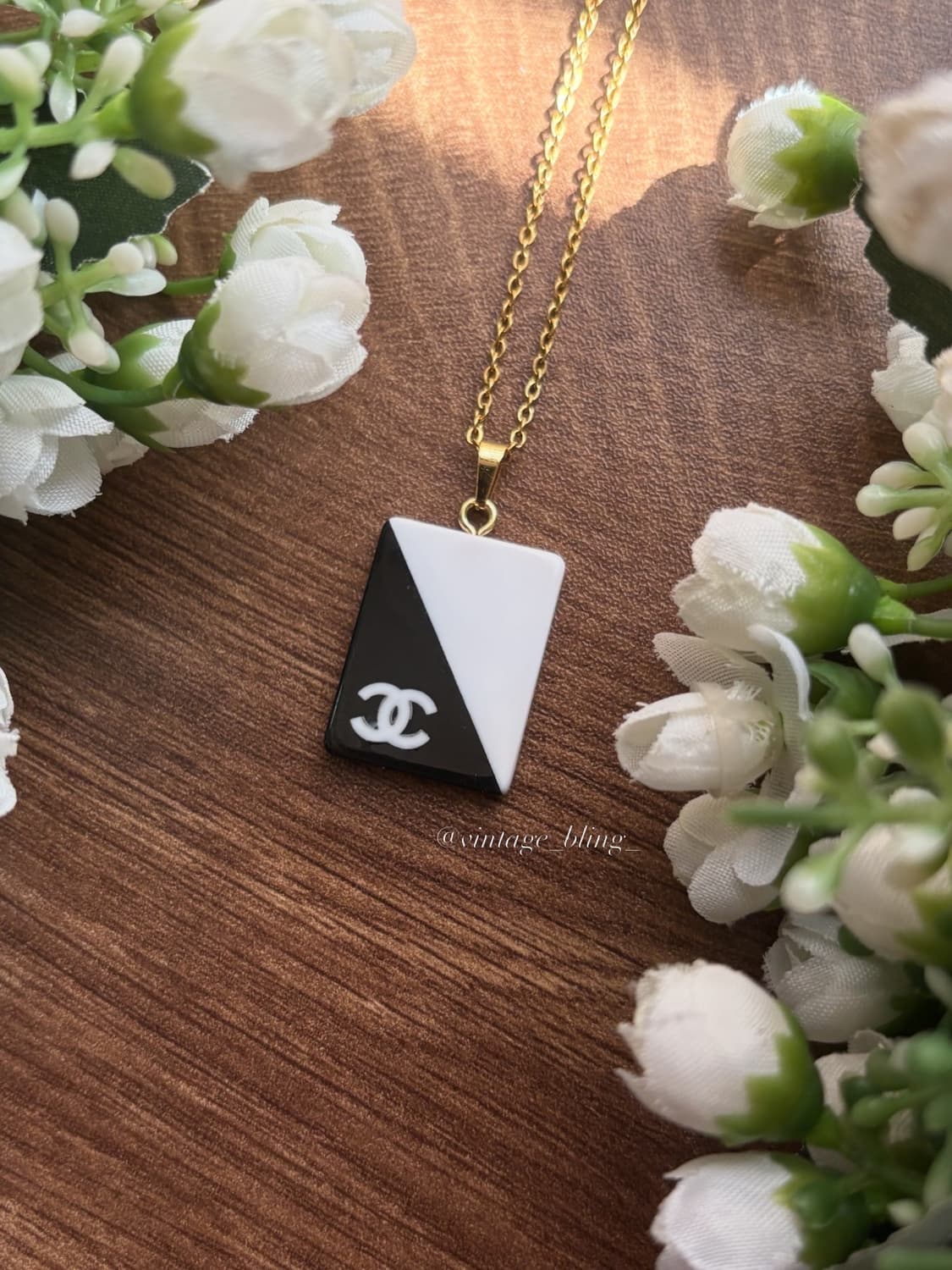샤넬 블랙&화이트 하프 스퀘어 목걸이 상품이미지2