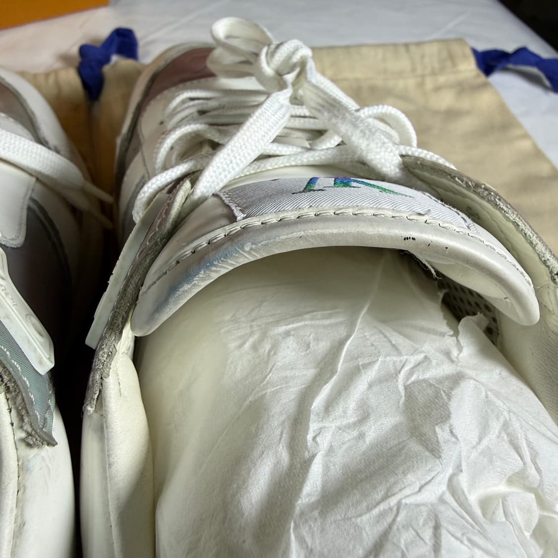 루이비통 프리즘 모노그램 런어웨이 스니커즈 상품이미지8