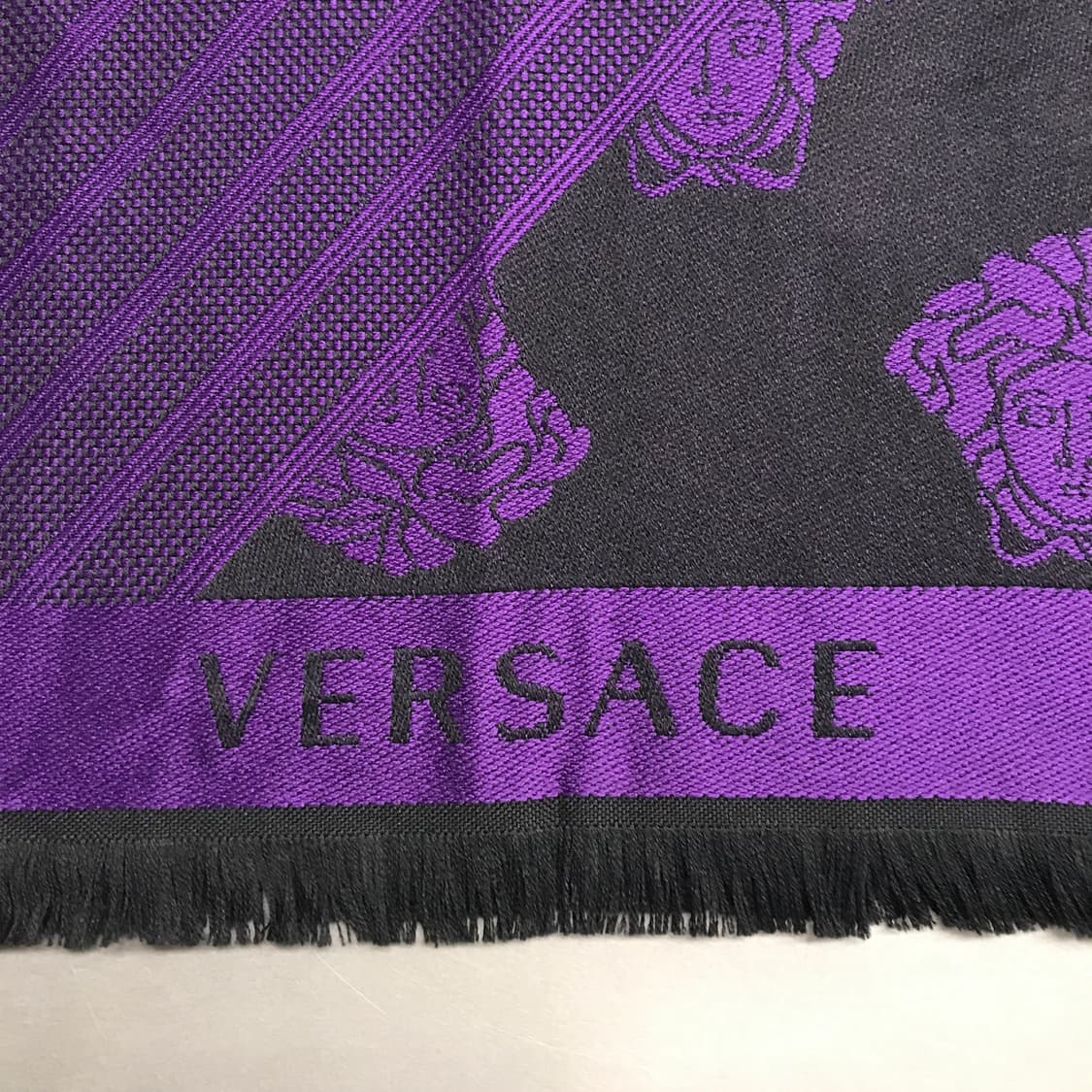 베르사체 메두사 머플러 퍼플 상품이미지6