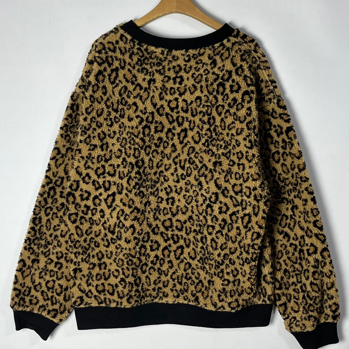 [BEAMS HEART] 빔즈하트 레오파드 플리스 포켓 맨투맨 상품이미지2