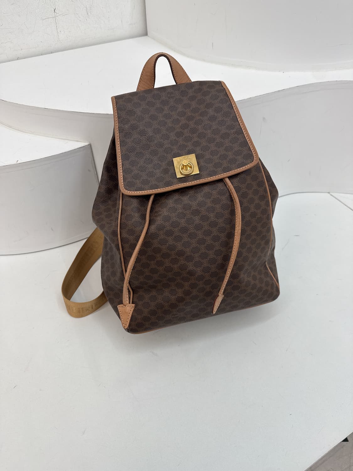 셀린느 마카담 백팩 상품이미지1