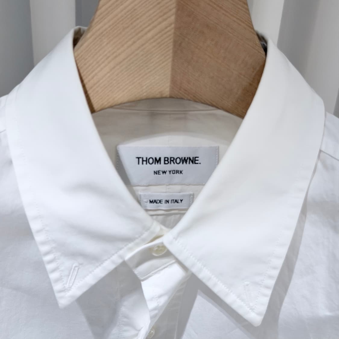 (A+/5) / 톰브라운 옥스포드 그로그랭 암밴드 클래식 셔츠 화이트 상품이미지4