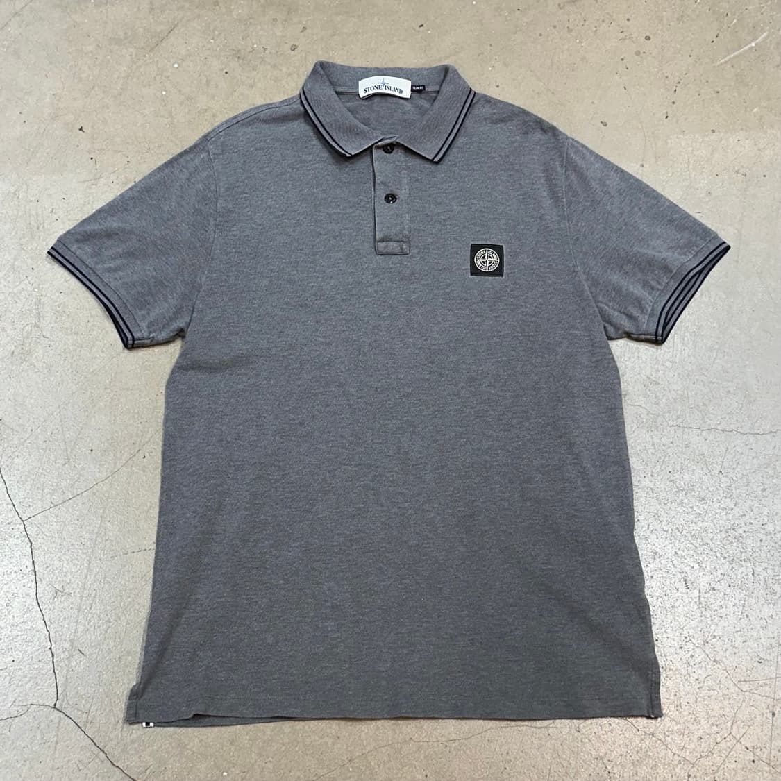 L 스톤아일랜드 슬림핏 그레이 반팔 카라티 상품이미지2