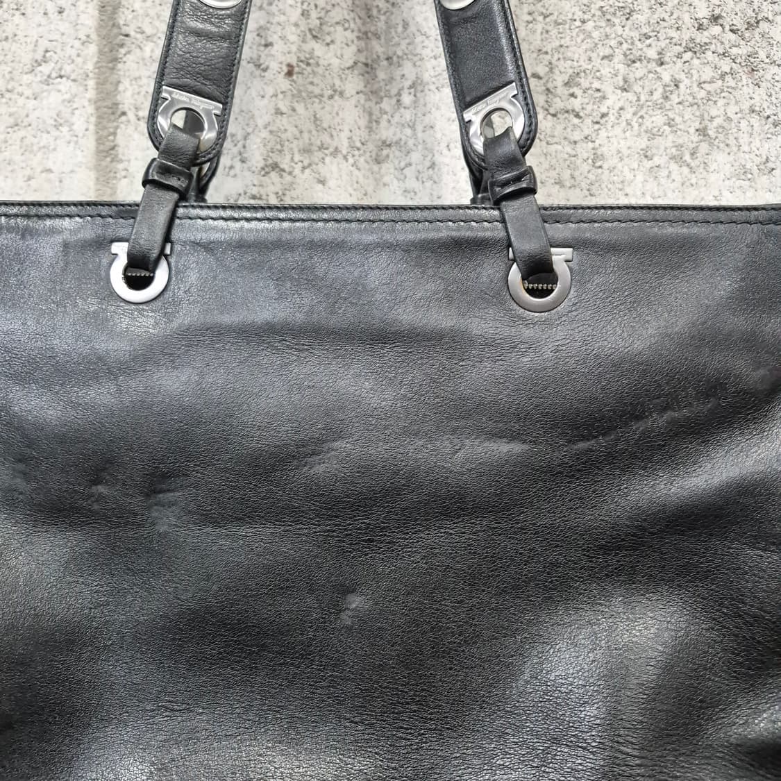 살바토레 페레가모 간치니 블랙레더 숄더백 상품이미지8