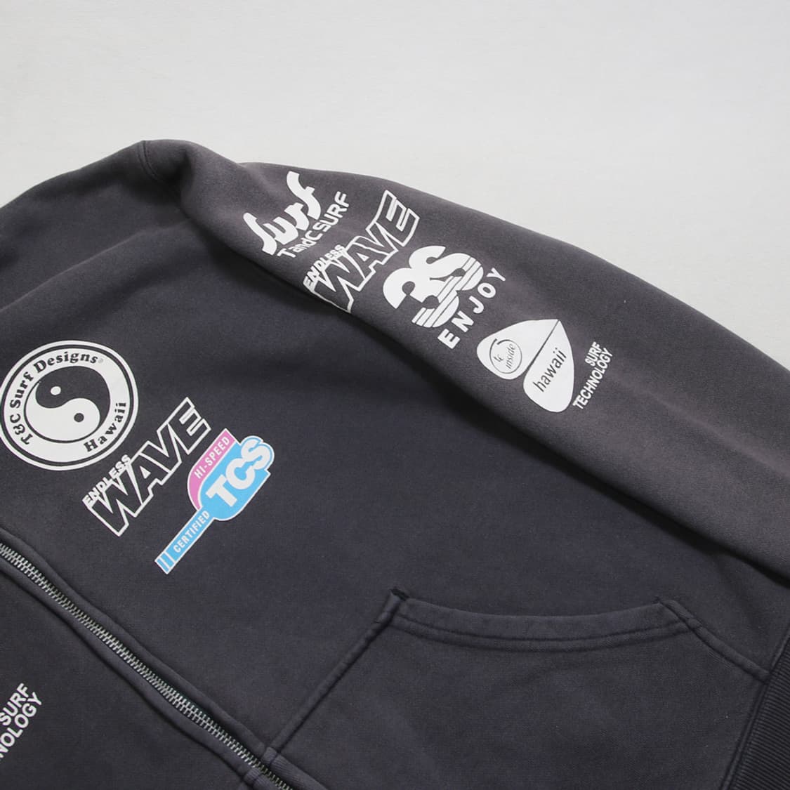 (착용컷) T&C SURF DESIGNS 프린팅 후드 집업 (남성용 M) 상품이미지6