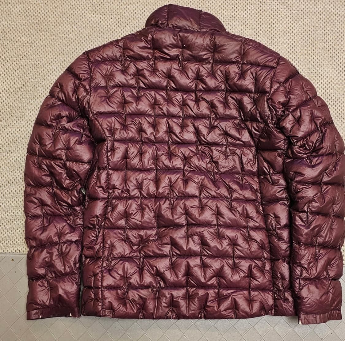 몽벨 경량패딩 팝니다. 상품이미지2