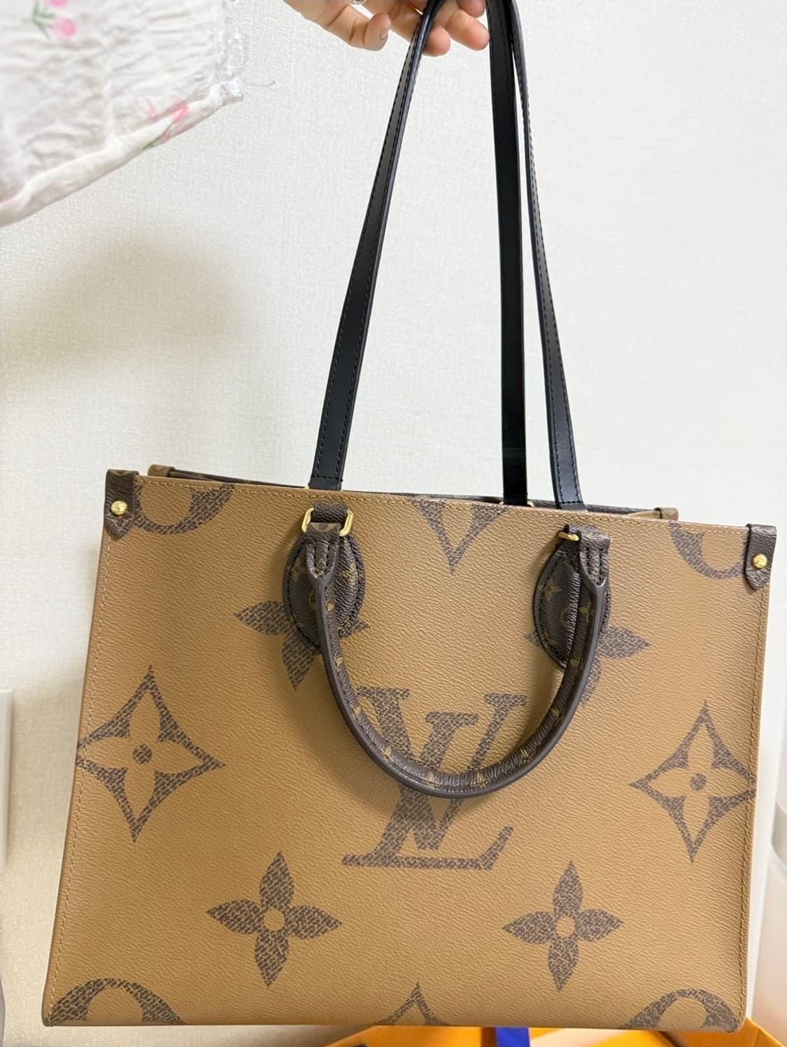 루이비통 온더고 MM 모노그램 토트백 상품이미지6