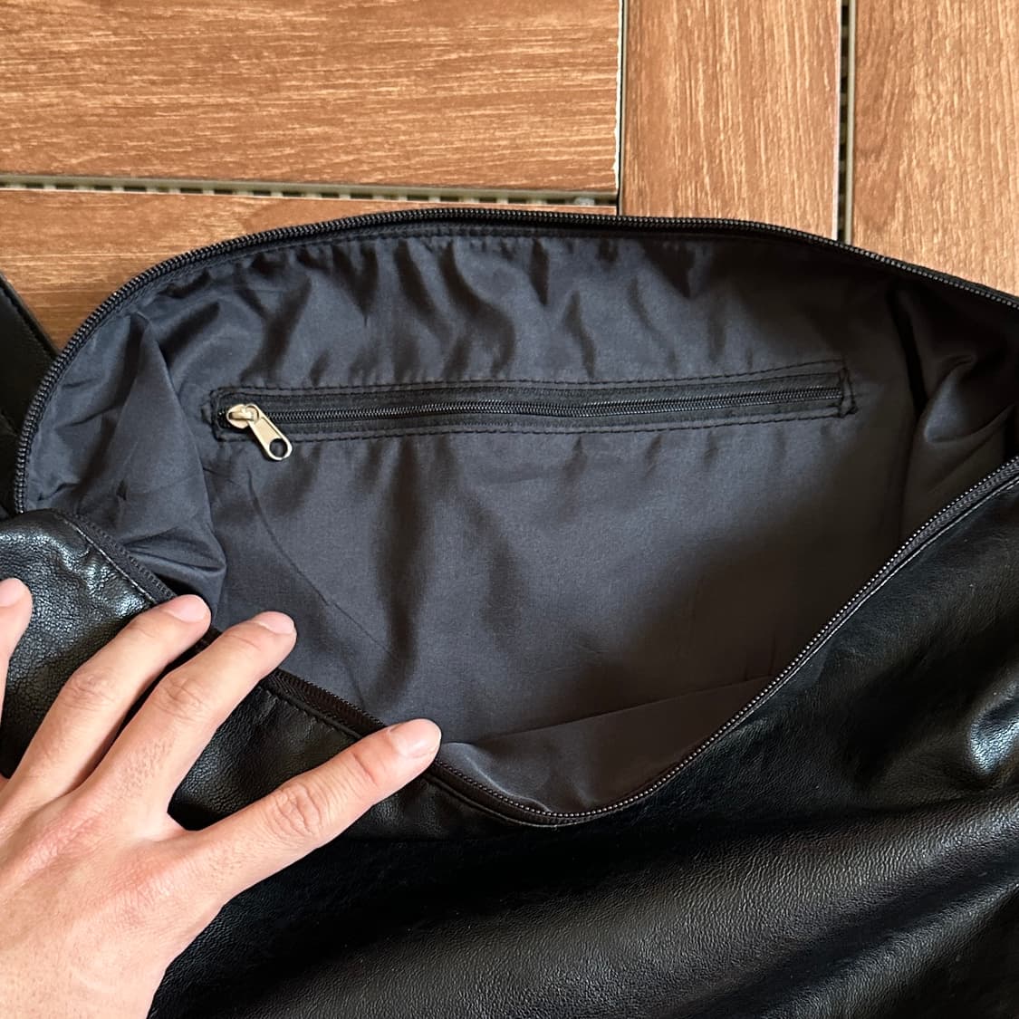 Legato largo fake leather cross bag 상품이미지6