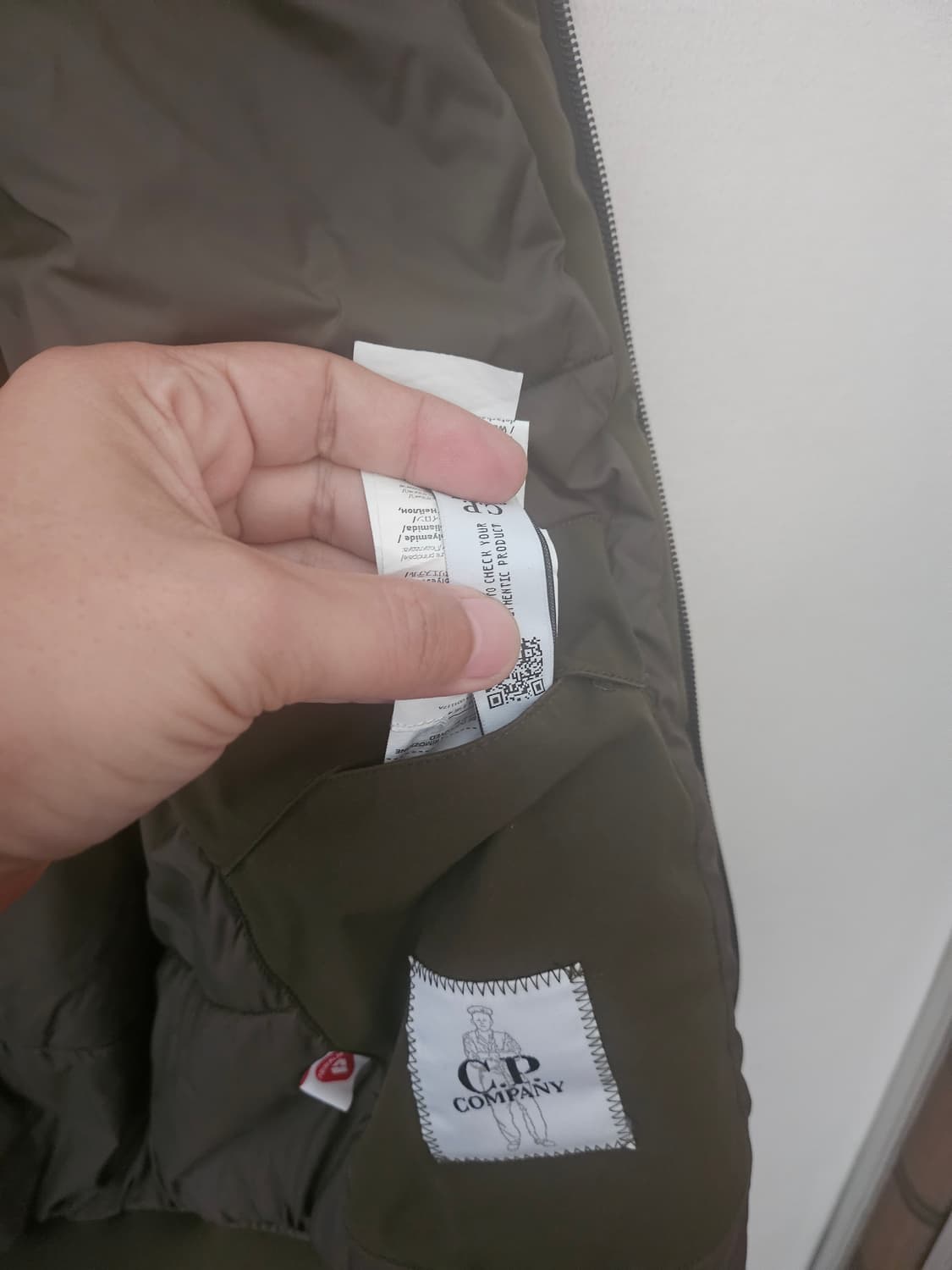 cp컴퍼니 경량패딩 올리브카키 52사이즈(105) 상품이미지7