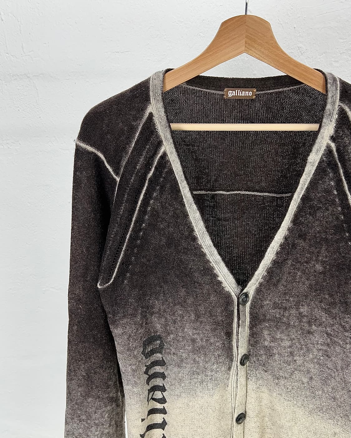 존 갈리아노 옴브레 그라데이션 브이넥 니트 가디건 상품이미지2