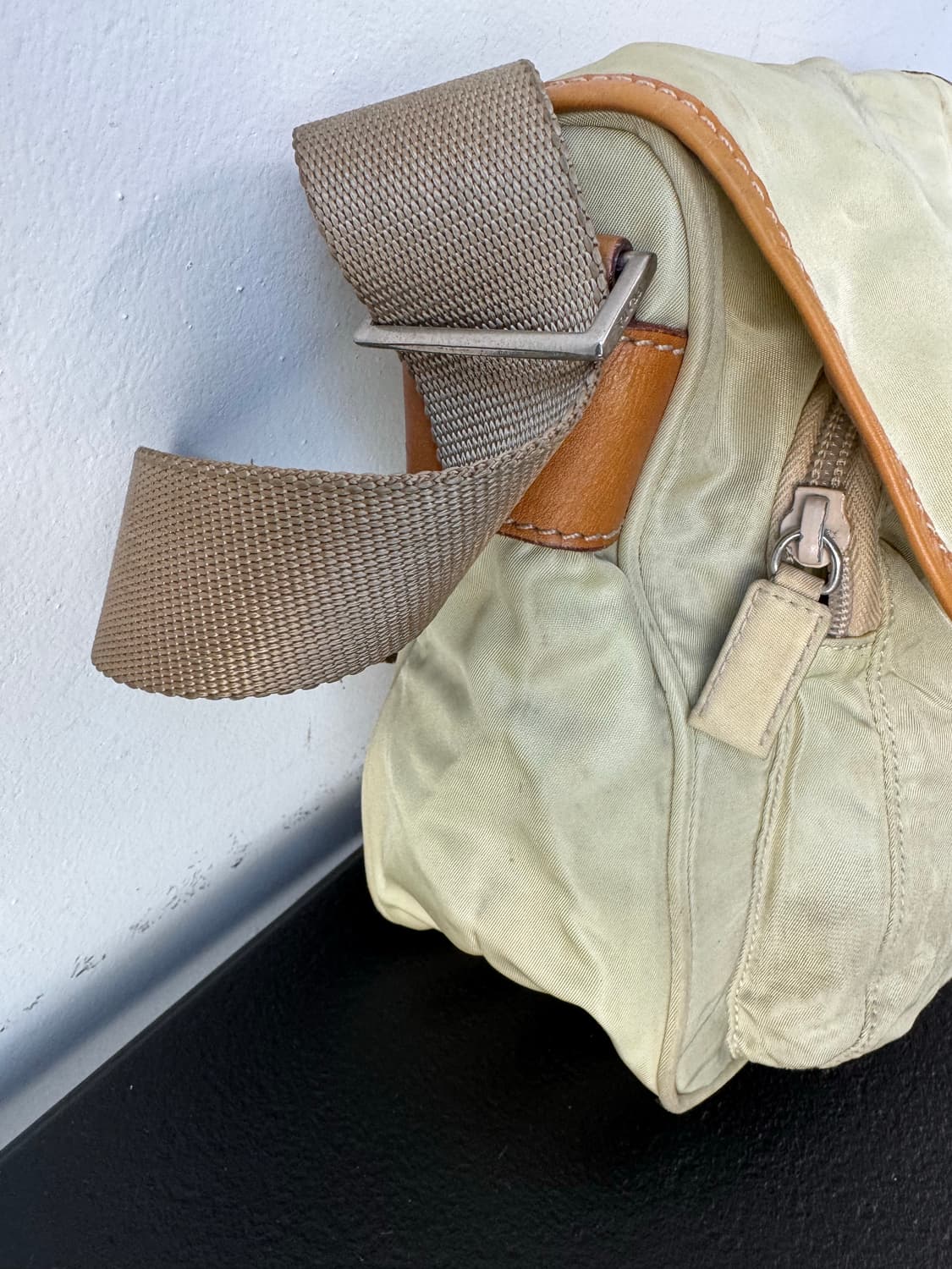 프라다 포코노 크로스백(정품) 상품이미지4