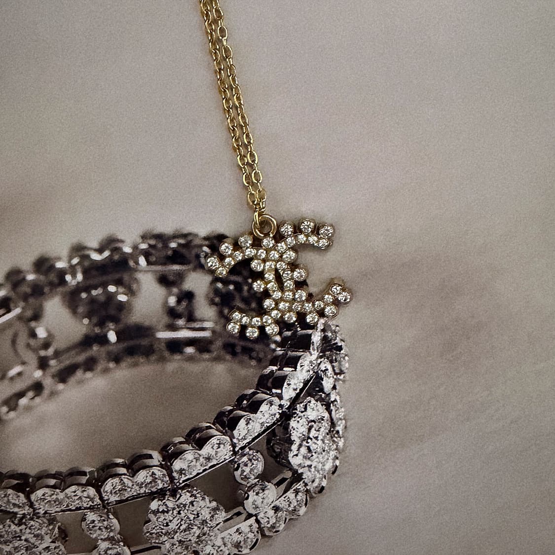 샤넬 클래식 큐빅 디테일 CC 골드 업사이클링 목걸이 상품이미지2