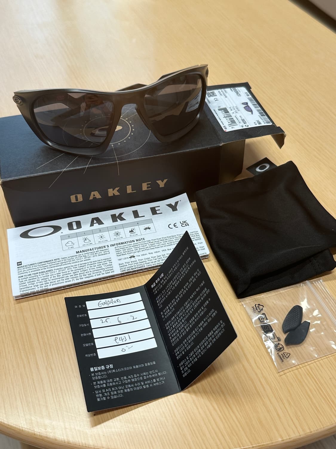 오클리 라테랄리스 매트 블랙 팝니다. 상품이미지1