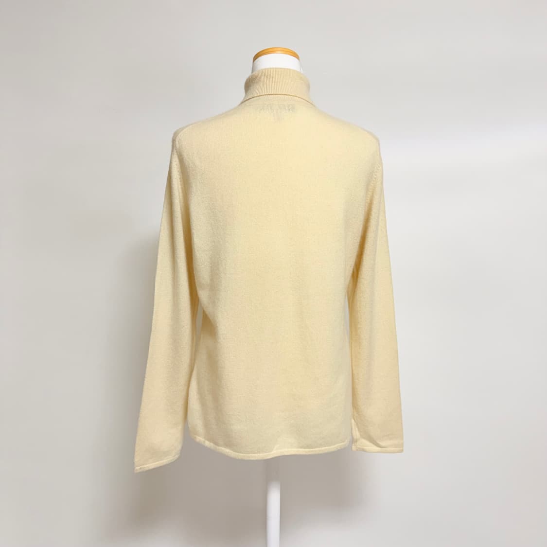 [캐시미어 100%] 아이보리 터틀넥 목폴라  니트 L 상품이미지3