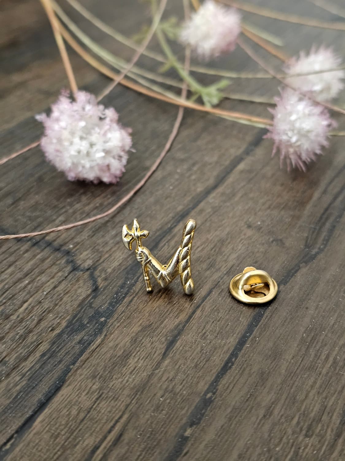 Vintage 도끼 든 팔 핀 브로치 상품이미지1