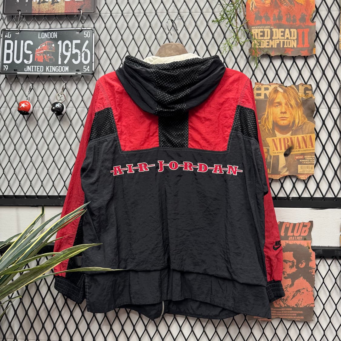 나이키 X 에어조던 윈드브레이커 후면 레터링 로고 포인트 레드 블랙 상품이미지2