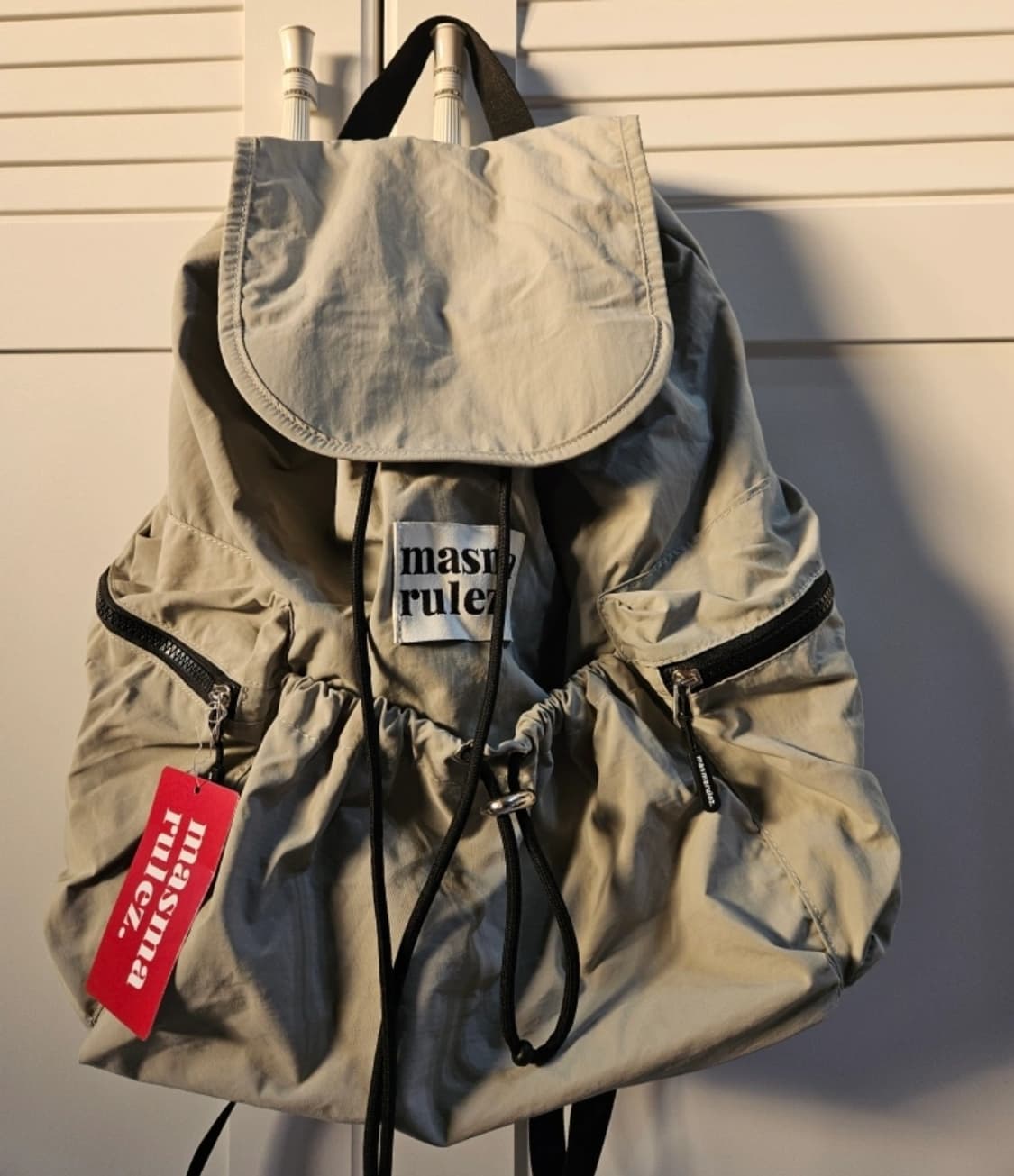 마스마룰즈 백팩 미니x마즈마룰즈 스트링 플랩 백팩입니다
가볍고 편하게 들 상품이미지1