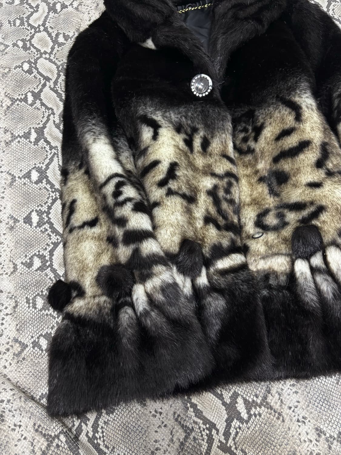 Kawaii Over-Size Fake Fur Jacket 상품이미지6