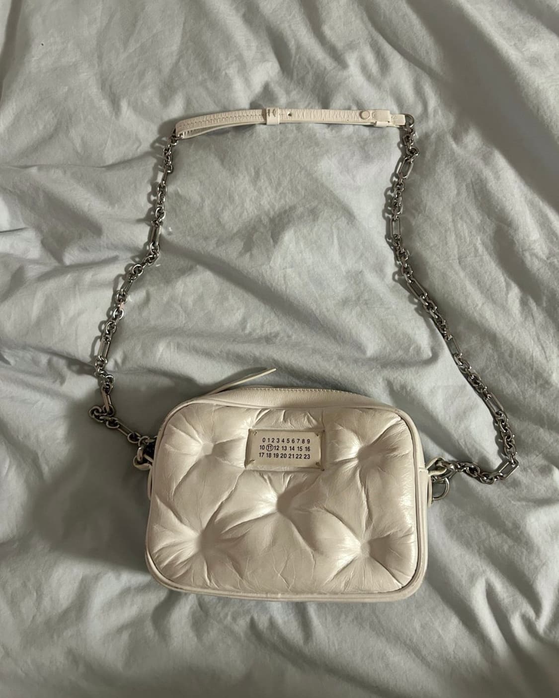 마르지엘라 화이트 글램 크로스백 상품이미지3