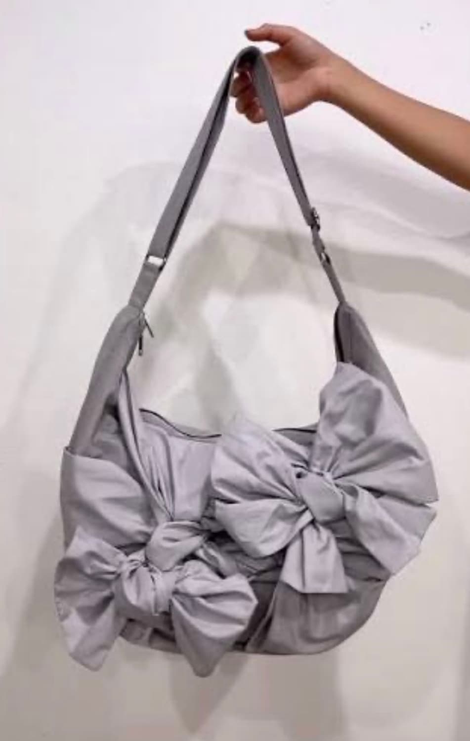 이우가마카라스 노티드 숄더백 리본백 나일론 실버 상품이미지5