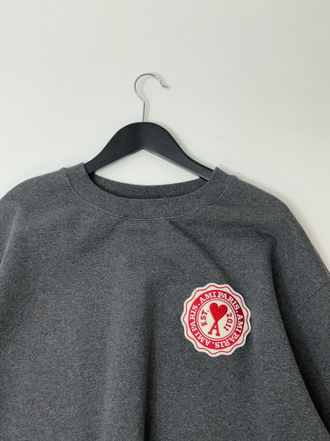 Ami 아미 하트패치 그레이 맨투맨   상품이미지4