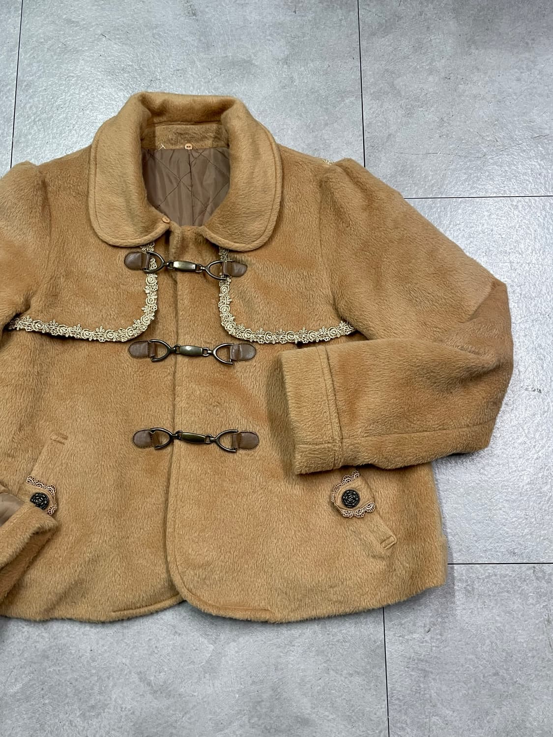 엑시즈 팜 엔틱 라운드 떡볶이 코트 상품이미지3