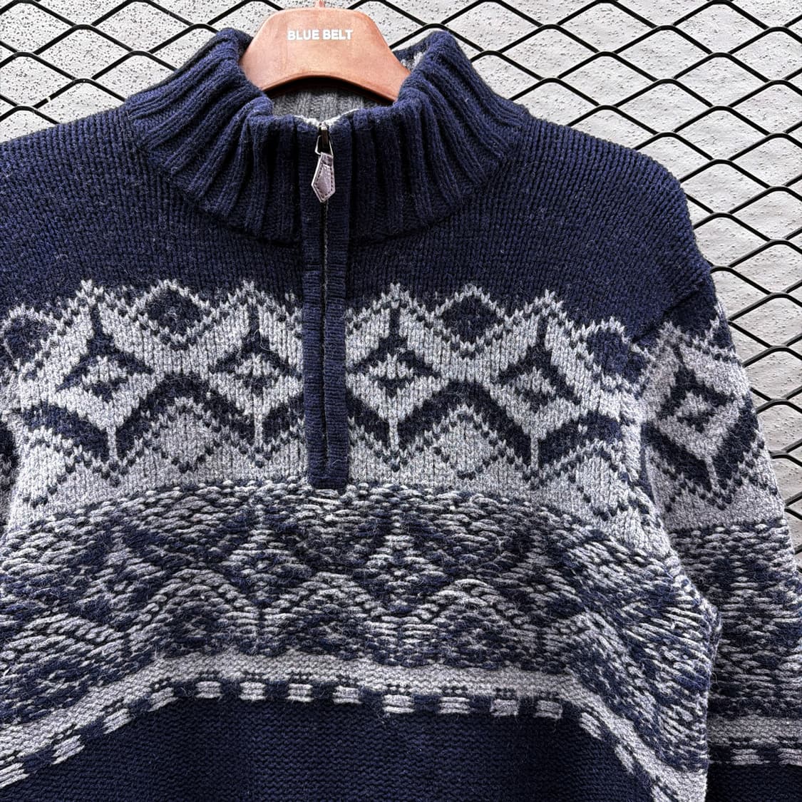 노드릭 패턴 반집업 니트 와이드시보리 디테일 네이비 상품이미지4