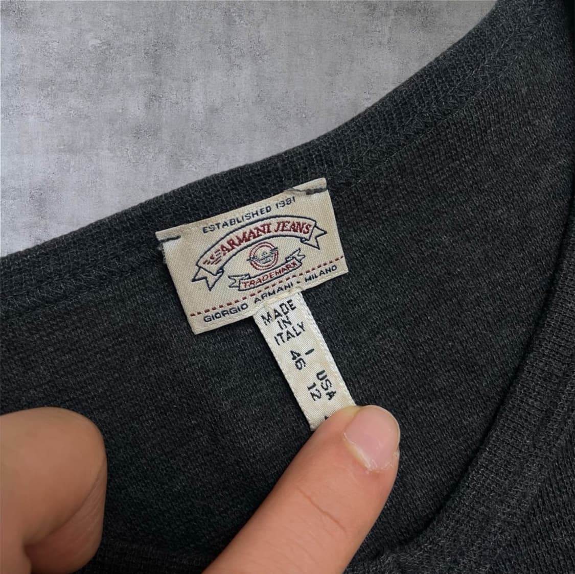 아르마니 진스 Armani Jeans 차콜 브이넥 니트 티셔츠 46 상품이미지2