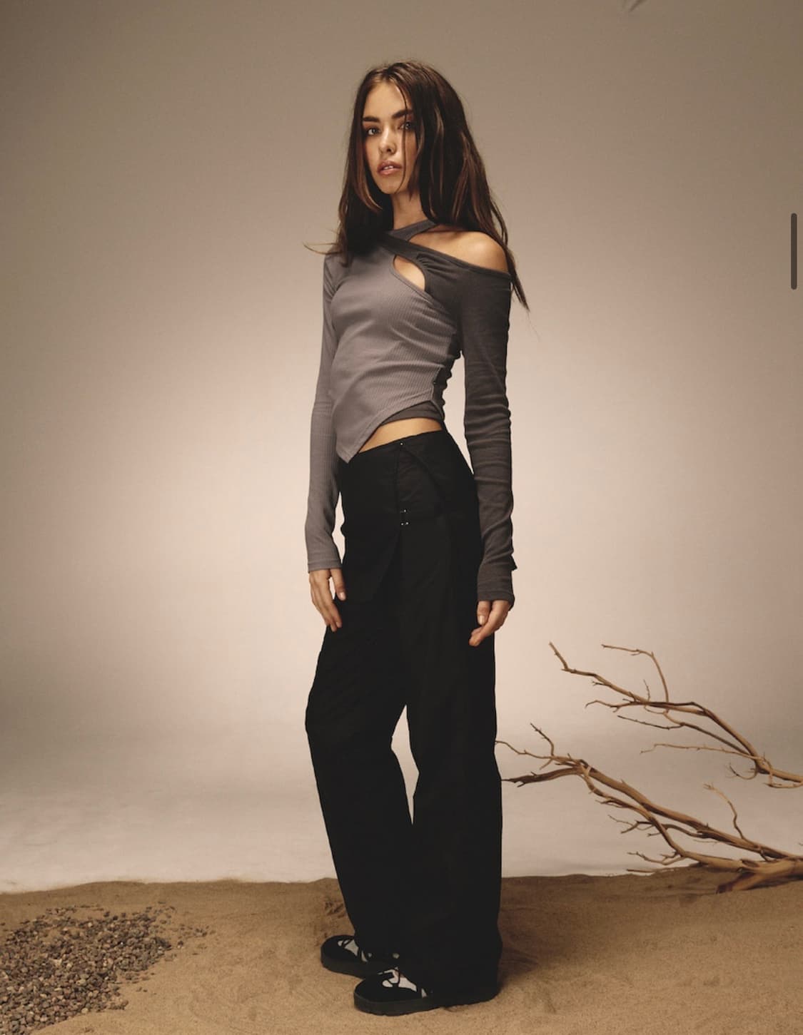 글로니 밀러 컷 아웃 롱 슬리브 그레이 상품이미지1