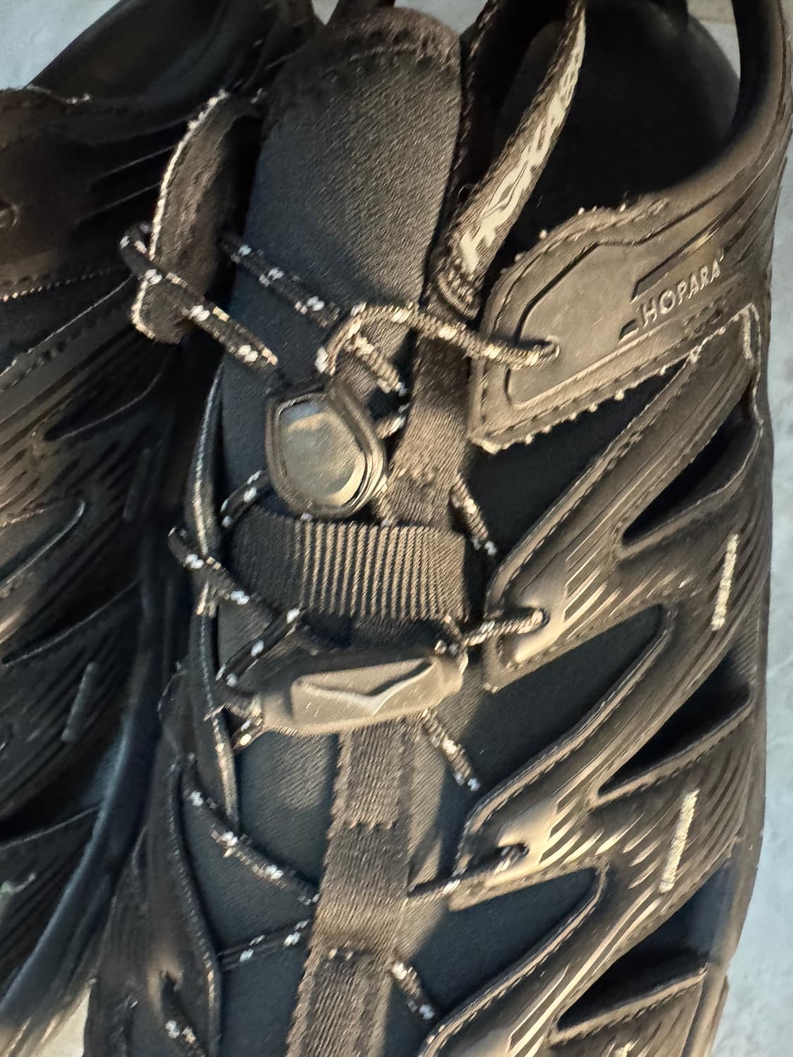 호카 호파라 블랙 캐슬락 샌들 상품이미지6