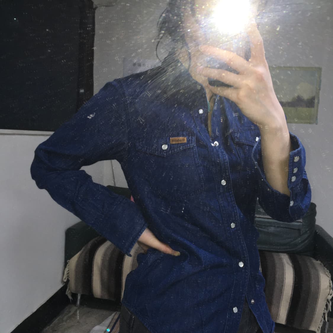 투티/0394 칼하트 x APC 데님 청 셔츠 슬림핏 버튼 디테일 상품이미지6