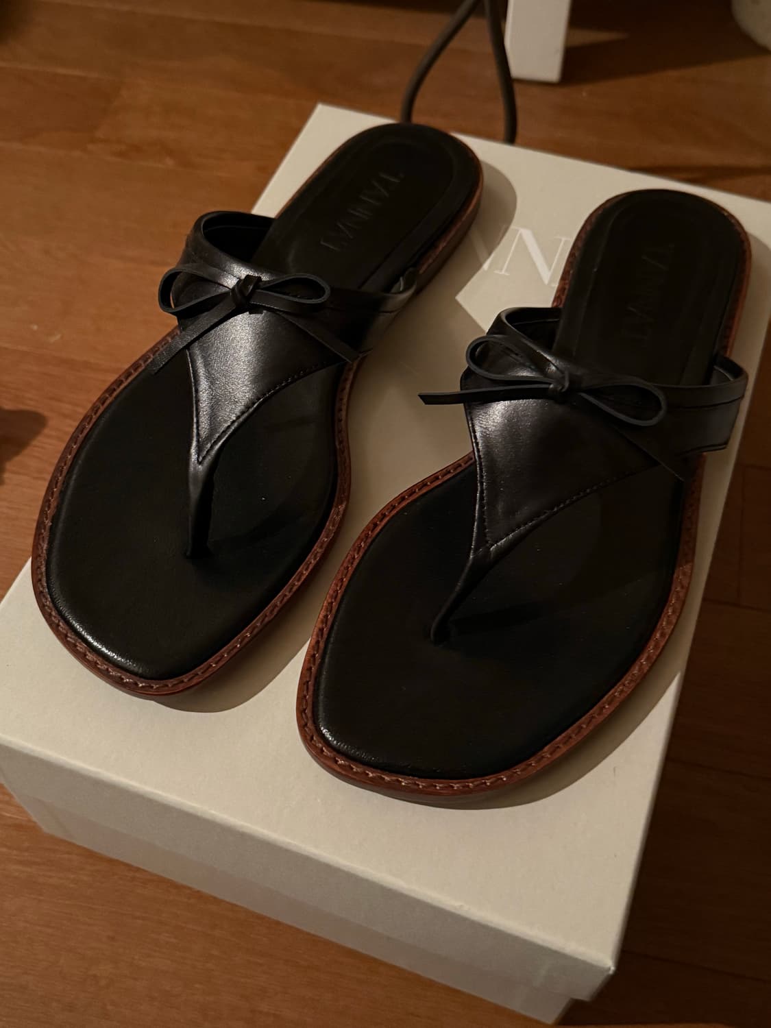 타낫 리본 레더 슬리퍼 상품이미지2