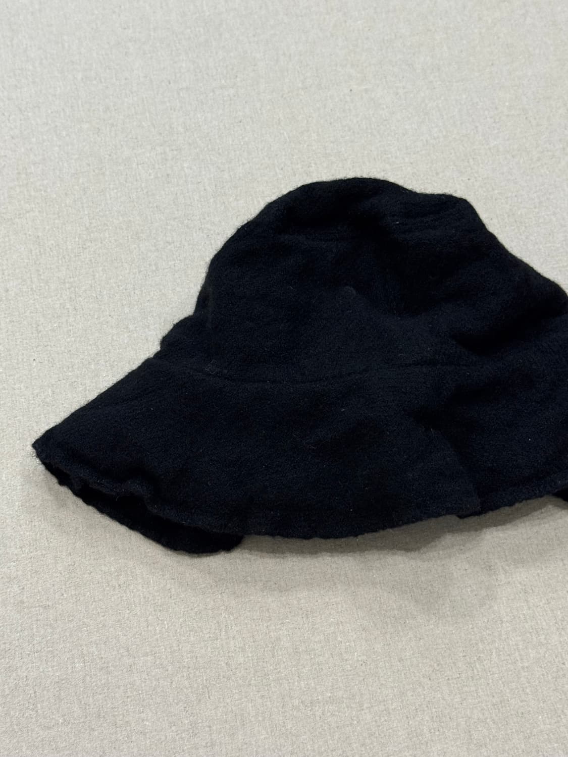 꼼데가르송 셔츠 23aw 축융울 버킷햇 상품이미지4