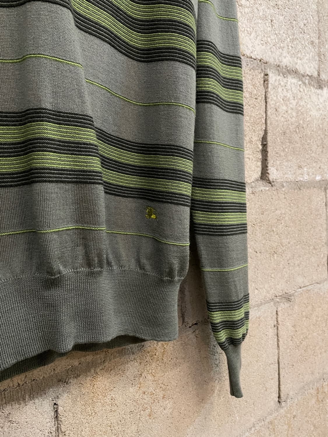 버버리 크레스트 로고 스트라이프 카라 니트 상품이미지3