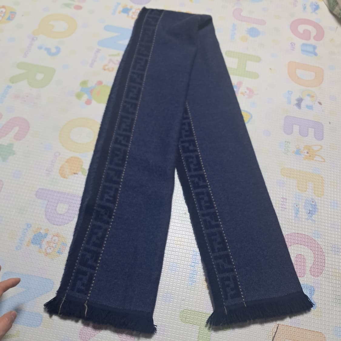 펜디 Fendi 네이비 리버시블 울 머플러(남녀공용가능) 상품이미지7