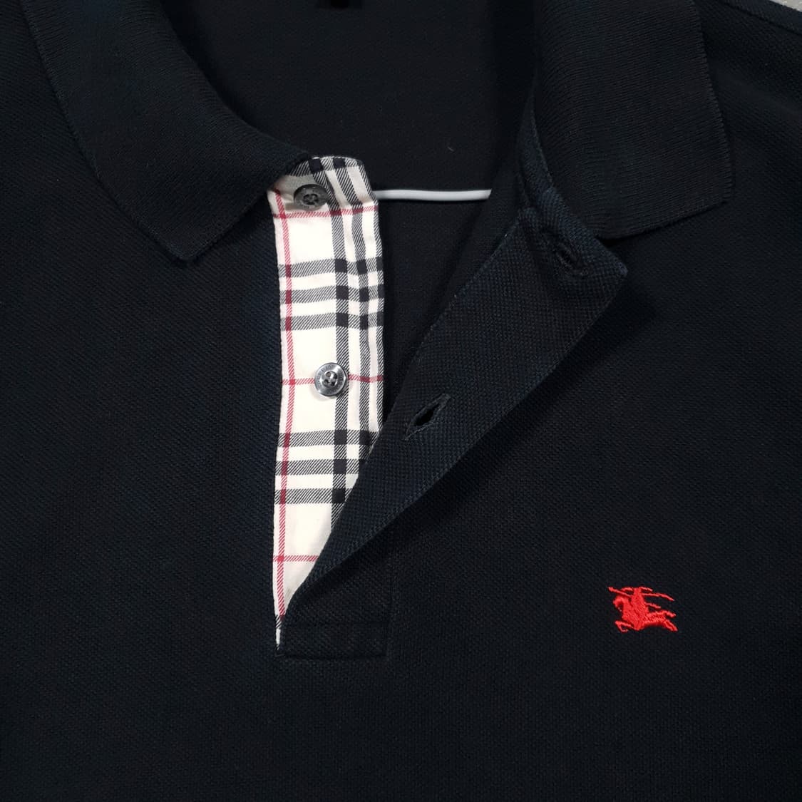 버버리 크레스트 기사 로고 노바체크 반팔 카라티 폴로 피케 셔츠 블랙 상품이미지5