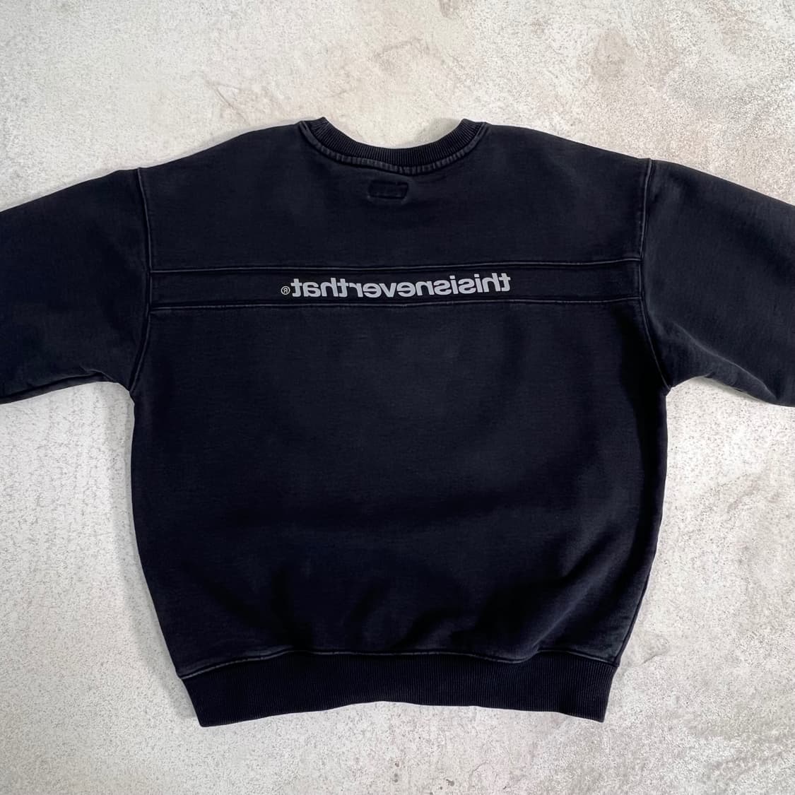 디스이즈네버댓 맨투맨 블랙 상품이미지4